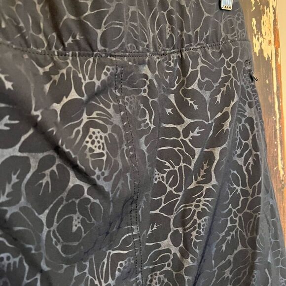 Women’s Orvis embossed stylish skirt w pockets. Size Medium. - Picture 3 of 7